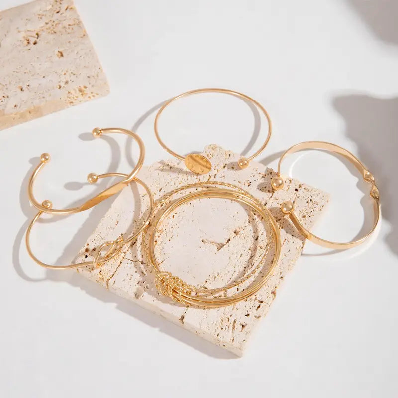 Conjunto de Pulseiras Douradas Estilosas