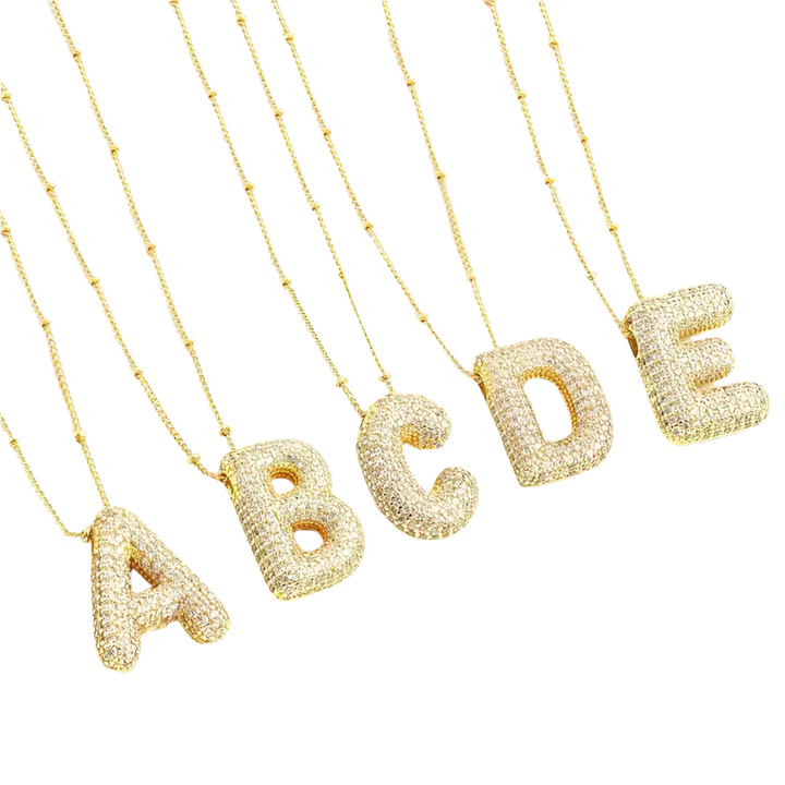 Colar com Letra em Ouro