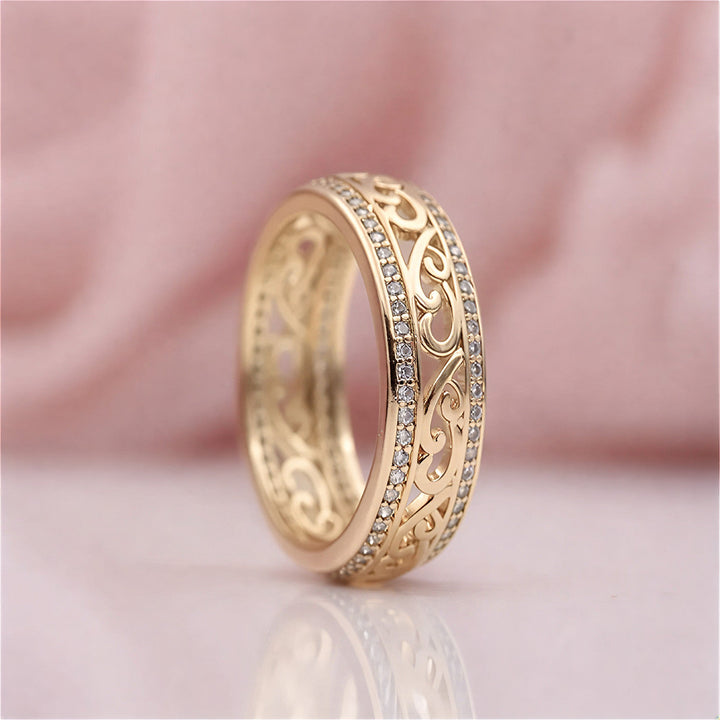 Anel Dourado Elegante Torcido