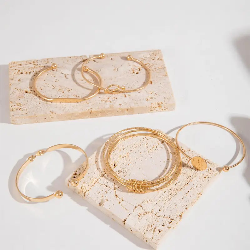 Conjunto de Pulseiras Douradas Estilosas