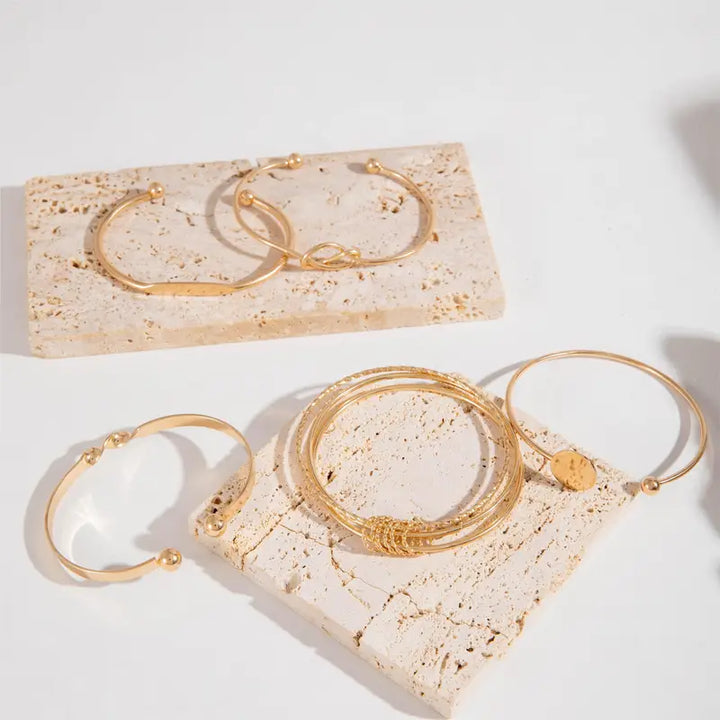 Conjunto de Pulseiras Douradas Estilosas
