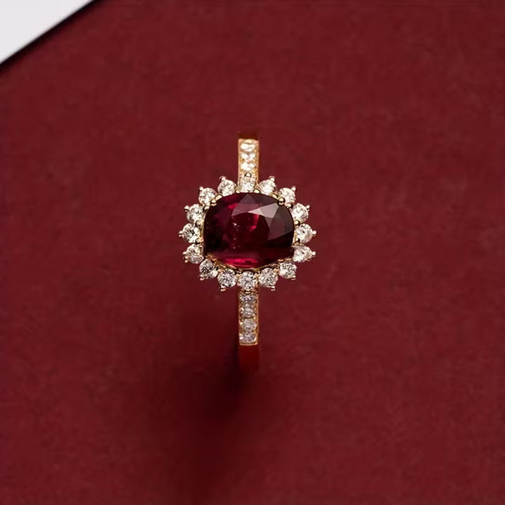 Anel Sofisticado de Ouro Vermelho