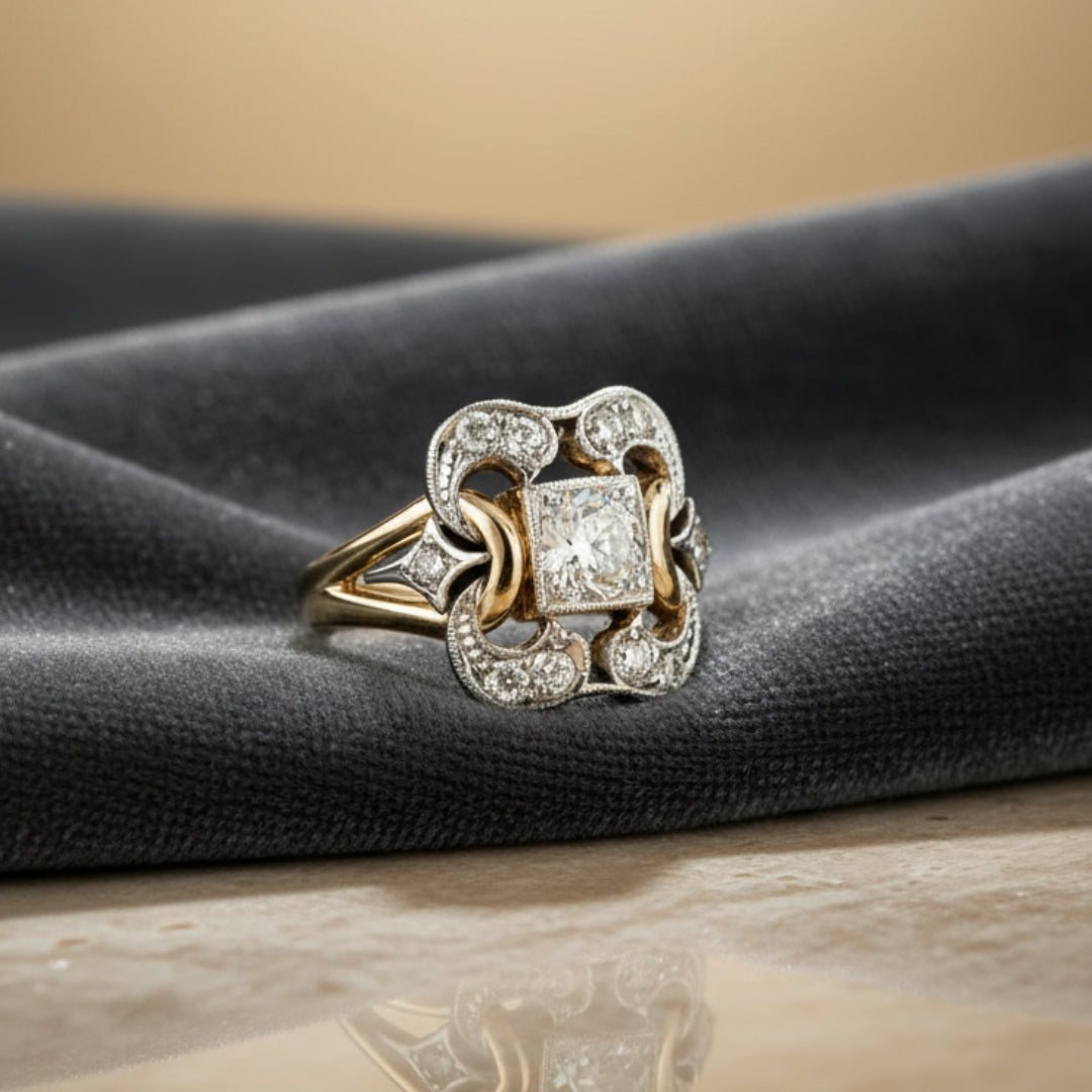 Anel de Ouro com Zircônia Vintage Elegante