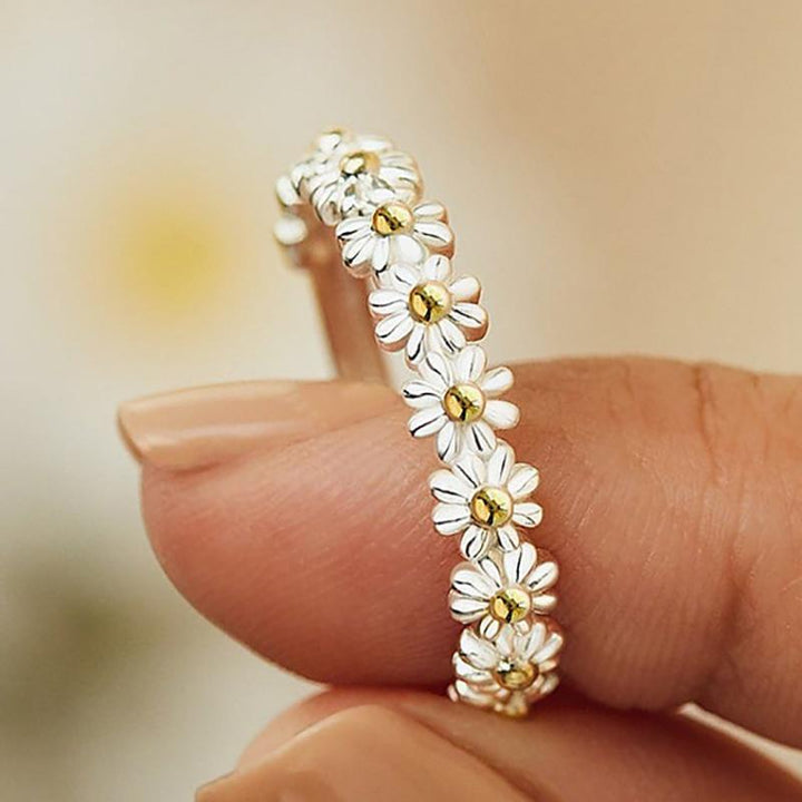 Anel Ajustável de Prata com Margarida em Esmalte Pintado à Mão