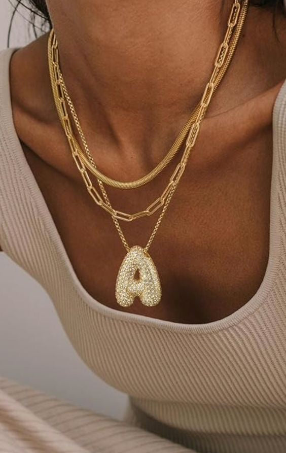 Colar com Letra em Ouro
