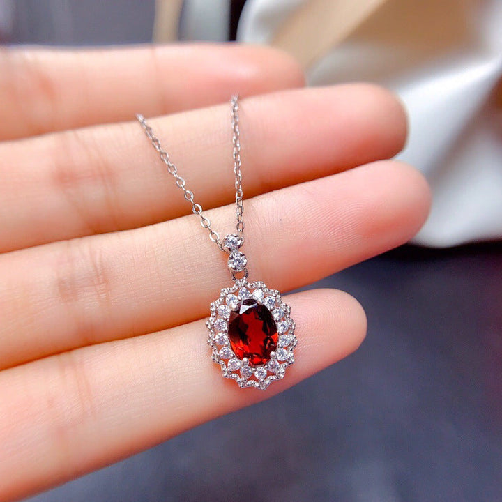 Conjunto de Gemas Vermelhas Profundas Elegantes em Ouro Branco