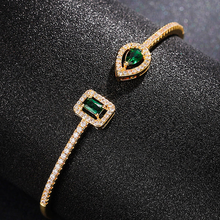 Pulseira Escultural Elegante em Ouro