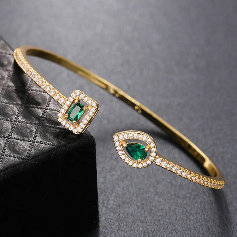 Pulseira Escultural Elegante em Ouro