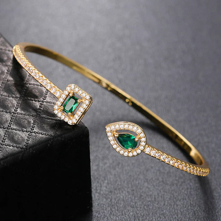 Pulseira Escultural Elegante em Ouro