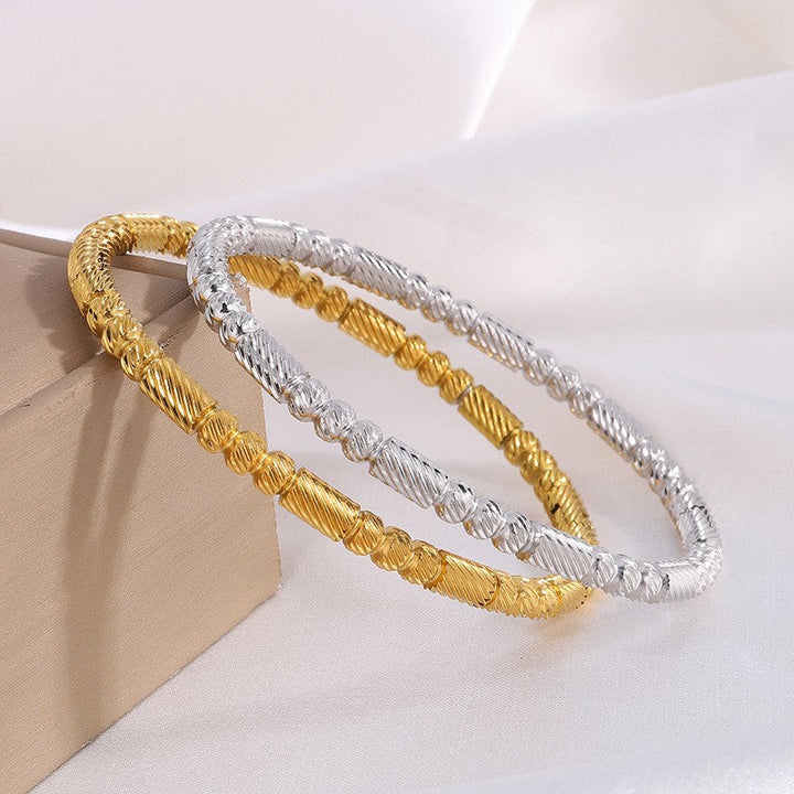 Pulseira Torcida Dourada Atraente