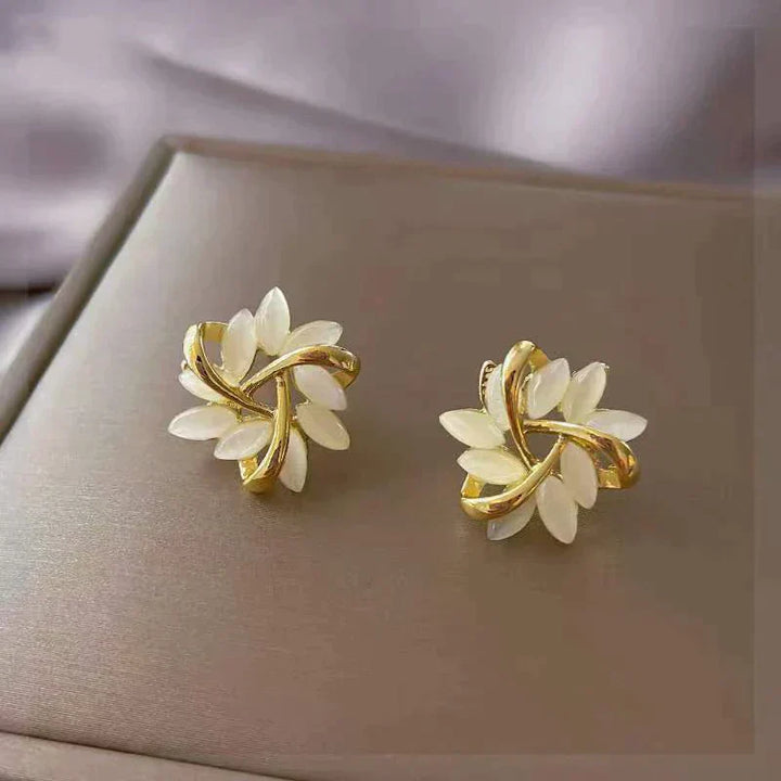 Brincos de Opala Branca Luxuosa em Ouro