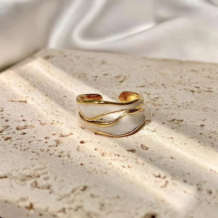 Anéis de Ouro Modernos com Diferentes Designs