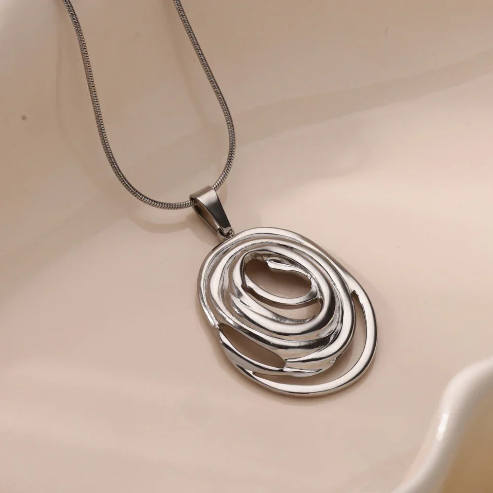 Colar com Pingente Oval