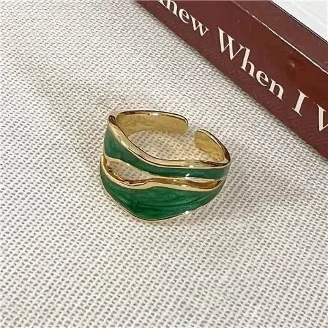 Anéis de Ouro Modernos com Diferentes Designs