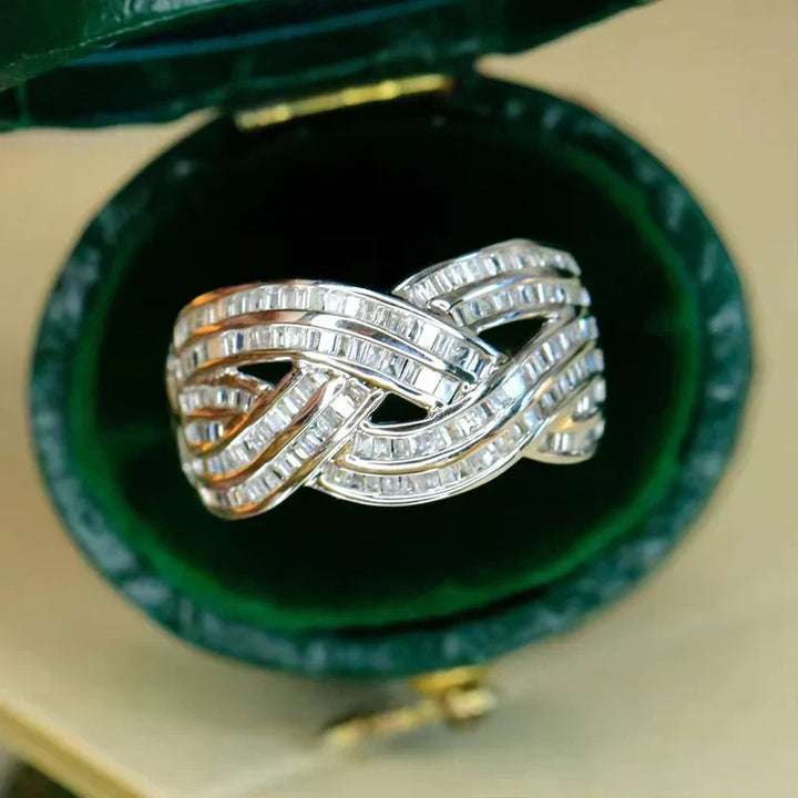 Anel de Zircônia Cruz Elegante