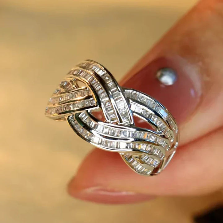 Anel de Zircônia Cruz Elegante