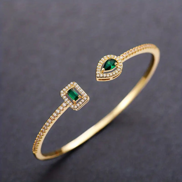 Pulseira Escultural Elegante em Ouro