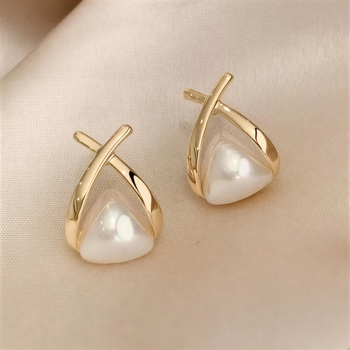 Brincos de Pérola com Design Vintage Elegante