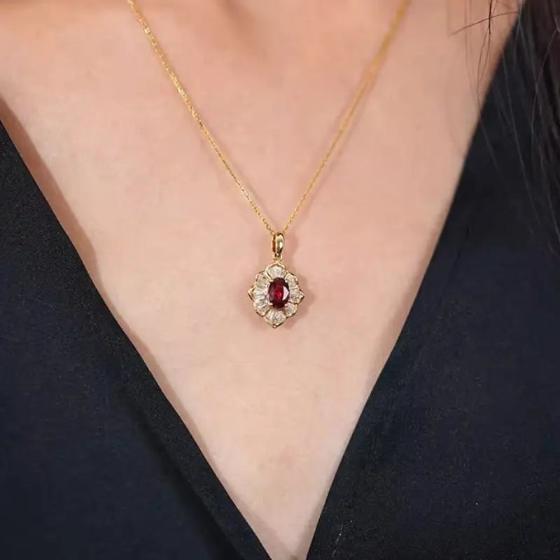 Colar Sophisticado de Ouro Carmesim