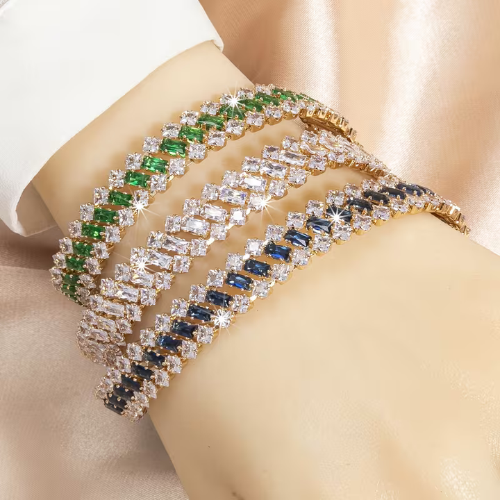 Pulseira Luxuosa de Ouro com Esmeralda Elegante