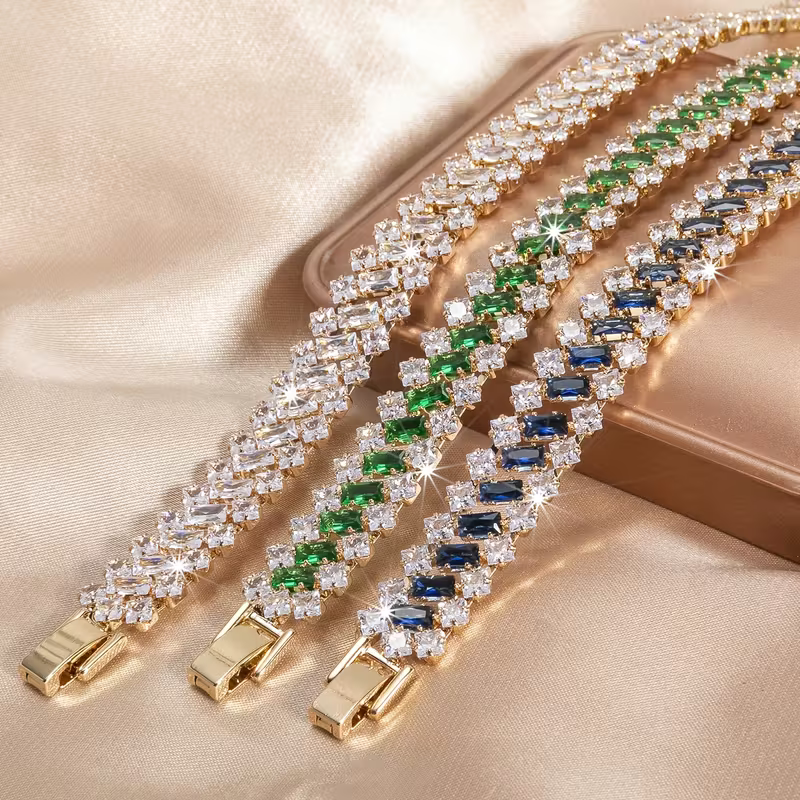 Pulseira Luxuosa de Ouro com Esmeralda Elegante