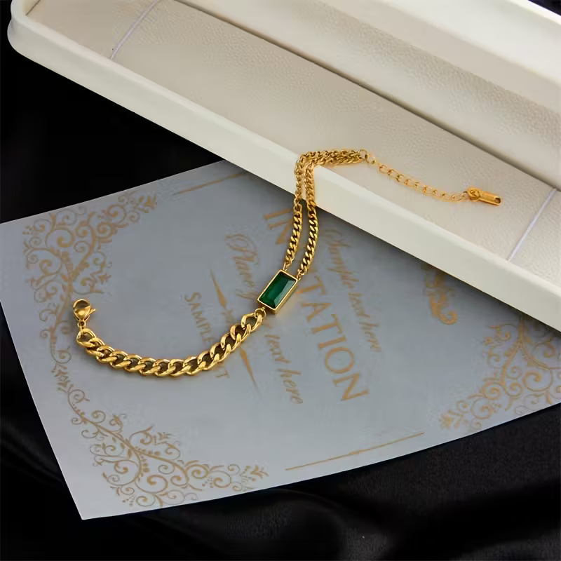Pulseira de Barra de Esmeralda Dourada Atemporal